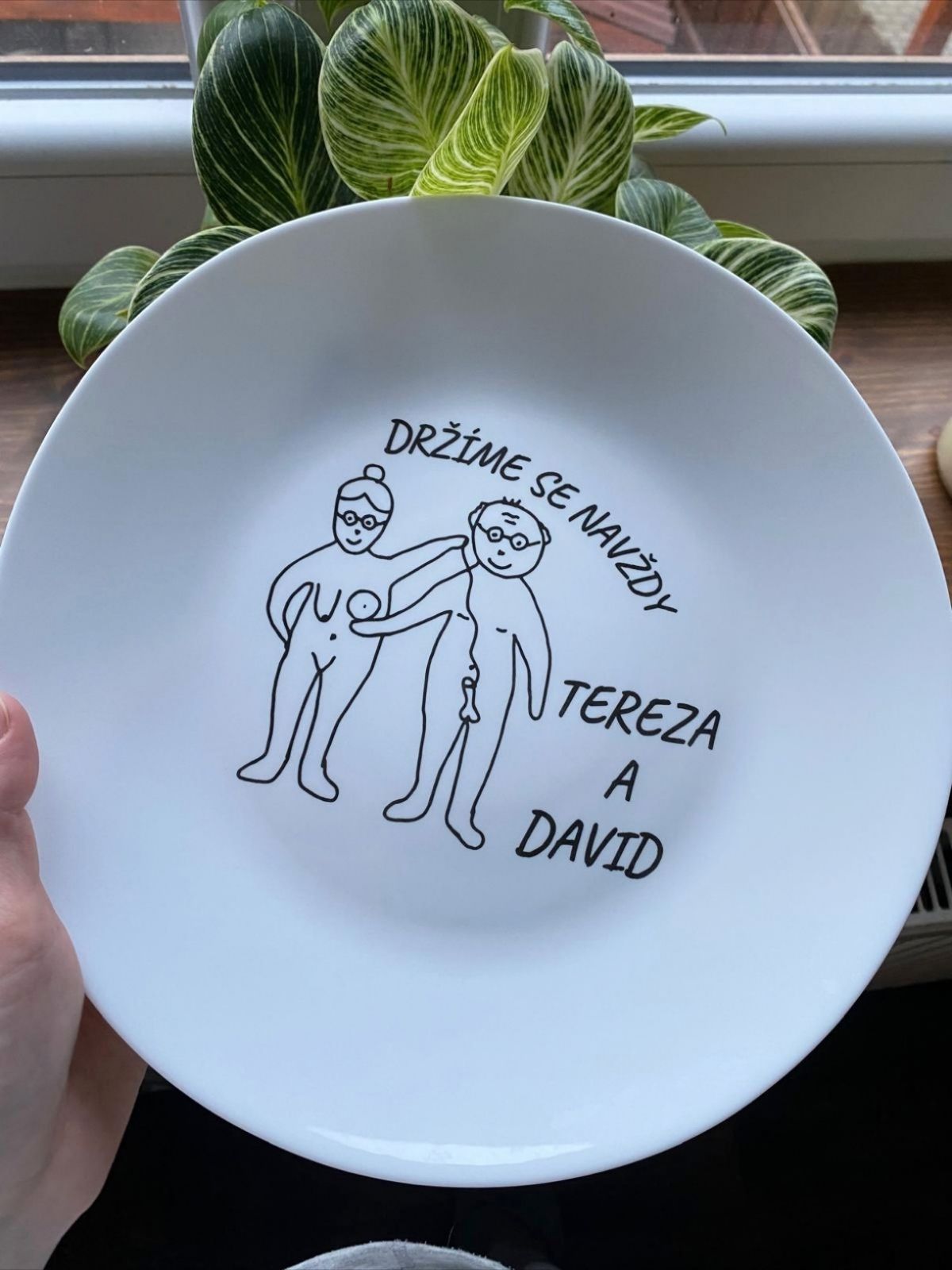Laserově gravírovaný talíř se jmény