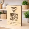 Wi fi cedule s qr kodem drevena 1