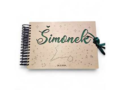 dřevěné fotoalbum se jménem