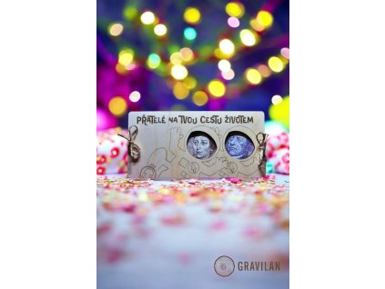 Dřevěná obálka na peníze s motivem astronautů – Gravilan