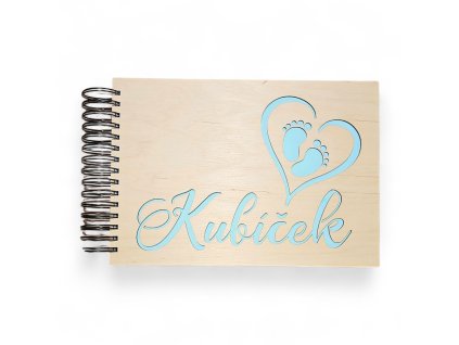 dřevěná fotokniha se jménem