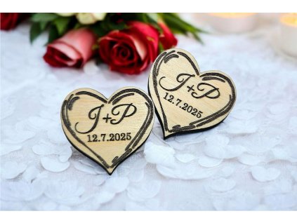 Dřevěná srdíčka na svatební vývazky