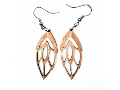 dřevěné náušnice ve tvaru šišek