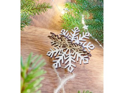 drevená snehová vločka