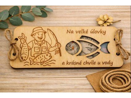drevena-obalka-na-penize-pro-rybare