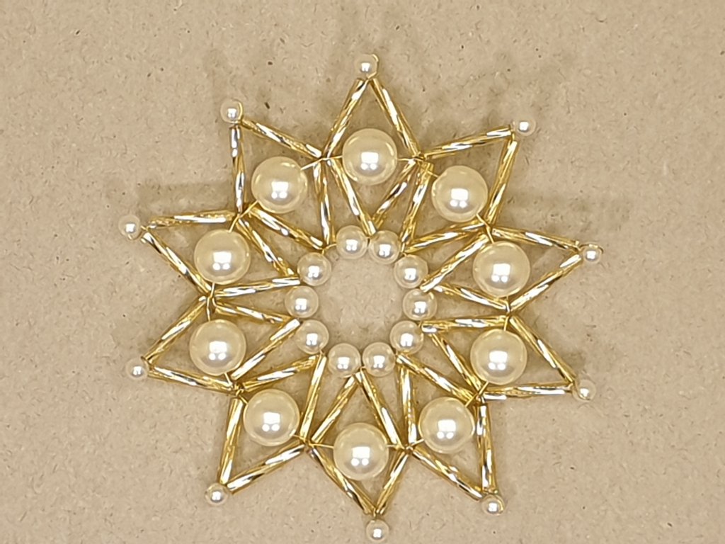 Vánoční ozdoba z korálků - hvězda L. zlato-bílá