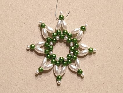 Vánoční ozdoba z korálků - hvězda C. tmavě zeleno-bílá