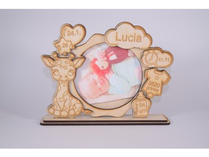 dreveny ramcek na krstiny s gravirovanymi udajmi o narodeni zvieratka (2)