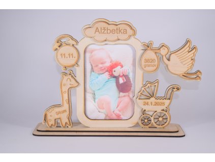 dreveny ramcek na krstiny s gravirovanymi udajmi o narodeni dietata 3 (2)