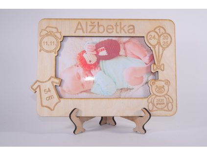 dreveny ramcek na krstiny s gravirovanymi udajmi o narodeni 2 (2)