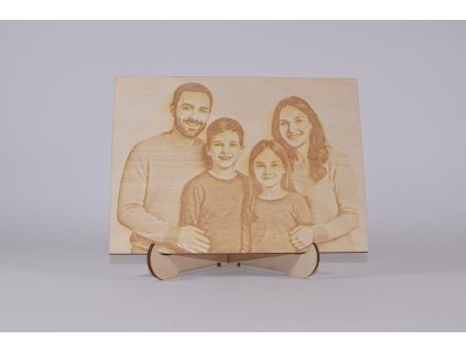 Gravírovaná fotografia do dreva na stojane