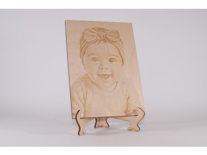 gravirovana fotografia na dreve portret na stojanceku (1)