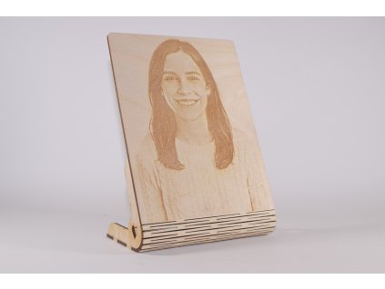 gravirovana fotografia na dreve portret so stojancekom gravit (3)