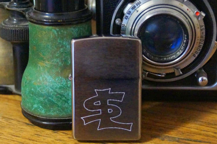 Gravírování monogramu: Vtiskněte osobní punc a originalitu do vašich cenností