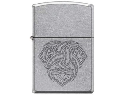Zapalovač Zippo s mechanicky rytým kmenovým motivem na povrchu Street Chrome™.