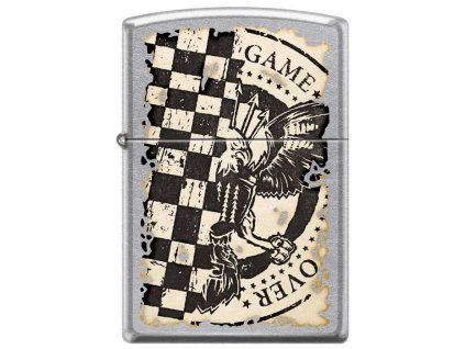 Zapalovač Zippo s potiskem nápisu "Game Over" v pixelovém stylu.