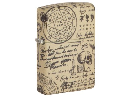 Zapalovač Zippo s alchymistickými symboly na matném povrchu.