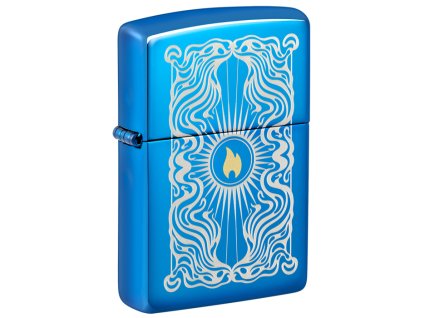 Modrý zapalovač Zippo s leštěným povrchem a laserově gravírovaným mosazným plamenem.