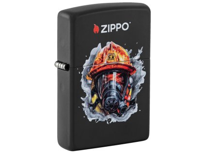 Zapalovač Zippo s matným černým povrchem a potiskem hasičské přilby.