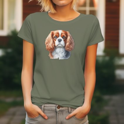 Dámské khaki tričko s realistickým potiskem hlavy Kavalíra King Charles španěla (blenheim). Originální tričko pro pejskařky.