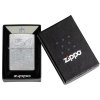 Zapalovač Zippo s potiskem žraloka mako, velkého bílého žraloka a tygřího žraloka na povrchu Street Chrome™.
