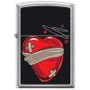 Zapalovač Zippo se zlomeným srdcem na povrchu Street Chrome™.