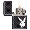 Matně černý zapalovač Zippo s logem bílého králíčka Playboy a diamantovým vzorem.