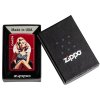 Zapalovač Zippo s lesklým povrchem Candy Apple Red a potiskem okouzlující modelky.