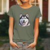 Dámské tričko s realistickým potiskem hlavy Sibiřského huskyho. Originální tričko pro pejskařky.