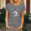 Dámské tričko s realistickým potiskem hlavy Sibiřského huskyho. Originální tričko pro pejskařky.