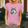 Dámské tričko s realistickým potiskem hlavy Sibiřského huskyho. Originální tričko pro pejskařky.