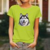 Dámské tričko s realistickým potiskem hlavy Sibiřského huskyho. Originální tričko pro pejskařky.