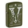 Limitovaná edice Zippo zapalovače 29163 VE/VJ 80th Anniversary Collectible s Green Crackle povrchem a pamětním gravírováním 1945-2025. Sběratelský Zippo.