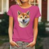 Dámské tričko s detailním realistickým potiskem usměvavé hlavy psa plemene Shiba-Inu.