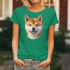 Dámské tričko s detailním realistickým potiskem usměvavé hlavy psa plemene Shiba-Inu.