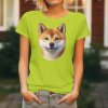 Limetkově zelené dámské tričko s detailním realistickým potiskem usměvavé hlavy psa plemene Shiba-Inu.
