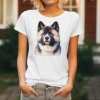Dámské tričko s detailním realistickým potiskem hlavy psa plemene Akita Inu s hrdým výrazem a hustou srstí.