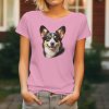 Dámské tričko s realistickým trikolorním potiskem hlavy Welsh Corgi Cardigan s velkýma ušima a přátelským výrazem.