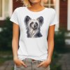 Dámské tričko s detailním realistickým potiskem hlavy čínského chocholatého psa s bohatou šedobílou hřívou.