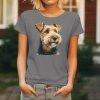 Dámské tričko s detailním realistickým potiskem hlavy Velšteriéra s typickou černou a tříslovou srstí a bystrým pohledem.