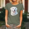 Dámské tričko s detailním realistickým potiskem hlavy bílého psa Kuvasz s hustou srstí a moudrým pohledem.