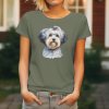 Dámské tričko s detailním realistickým potiskem hlavy psa plemene Lvíček s dlouhou stříbřitou srstí a veselým výrazem.