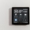 SHELLY Wall Display + BLU H&T Black Touchscreen-Bedienfeld und Temperatur- und Feuchtigkeitssensor