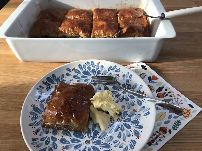 Baklava s vlašskými ořechy a vanilkovou zmrzlinou