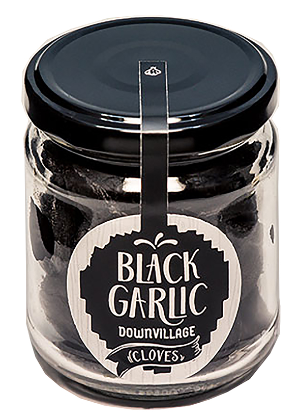 Černý česnek celé loupané stroužky BLACK GARLIC DOWNVILLAGE Velikost balení: 50g