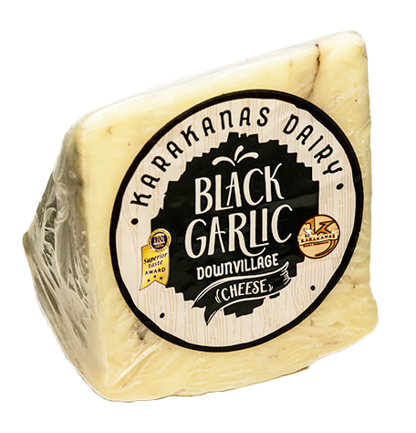 Tradiční tvrdý sýr z ovčího a kozího mléka s černým česnekem BLACK GARLIC DOWNVILLAGE váha: 410g