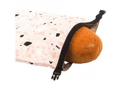 designová kapsa na chleba s terrazzo vzorem