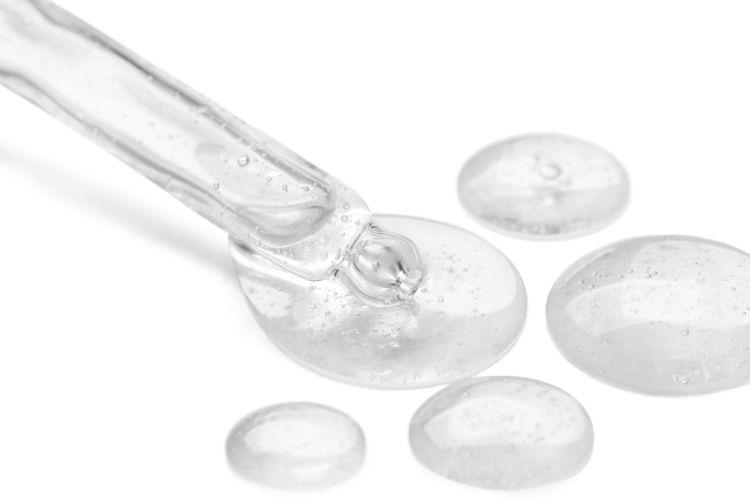 Niacinamid. Tajemství zdravě vypadající pleti začíná jednou kapkou