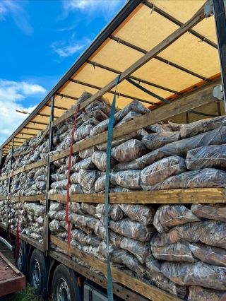 Čakanie sa skončilo!😍 Naša obľúbená píniová kôra je konečne späť na sklade. 🪵✨ Dlho žiadaná, chvíľu nedostupná – teraz už...