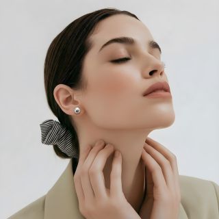 K týmto poctivým stále aktuálnym strieborným náušniciam sa budete vracať zas a znova. Máme ich v dvoch veľkostiach 7mm a...